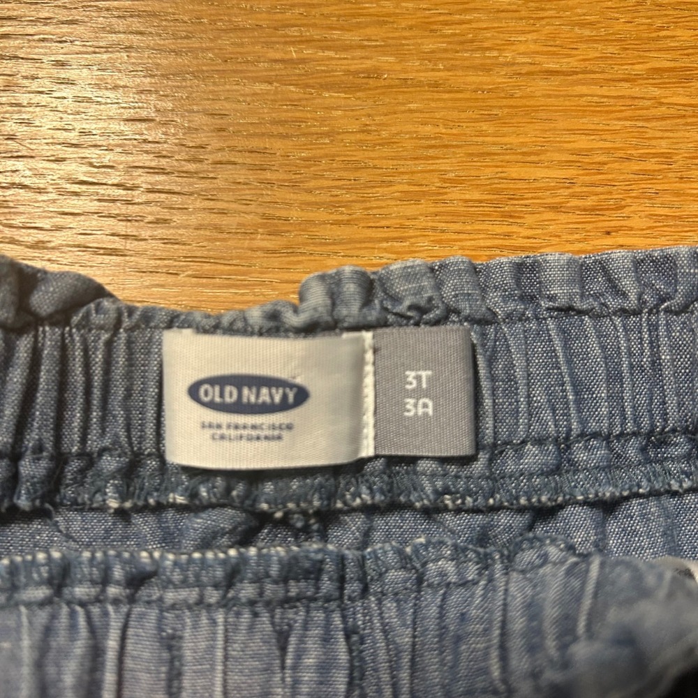 Old Navy Girls Chambray Shorts 3T Blue Denim Elastic Waist Bow Pockets Casual - Picture 2 of 2